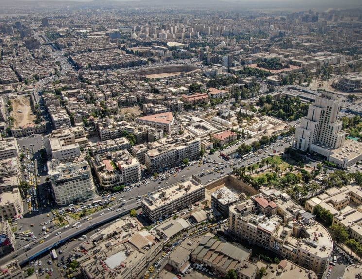 أجواء مشمسة والحرارة أعلى من معدلاتها