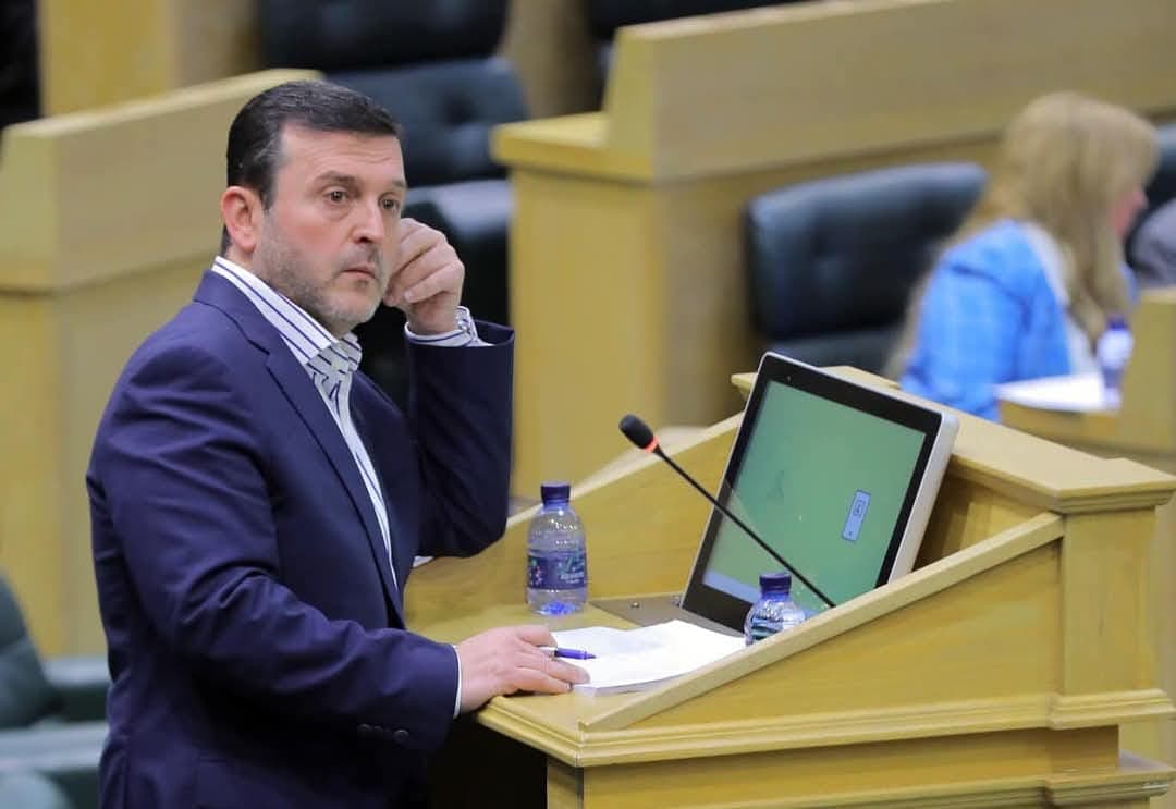 النائب العمري يسأل وزير التربية عن نية الوزارة حذف وحدات من مناهج الثانوية العامة