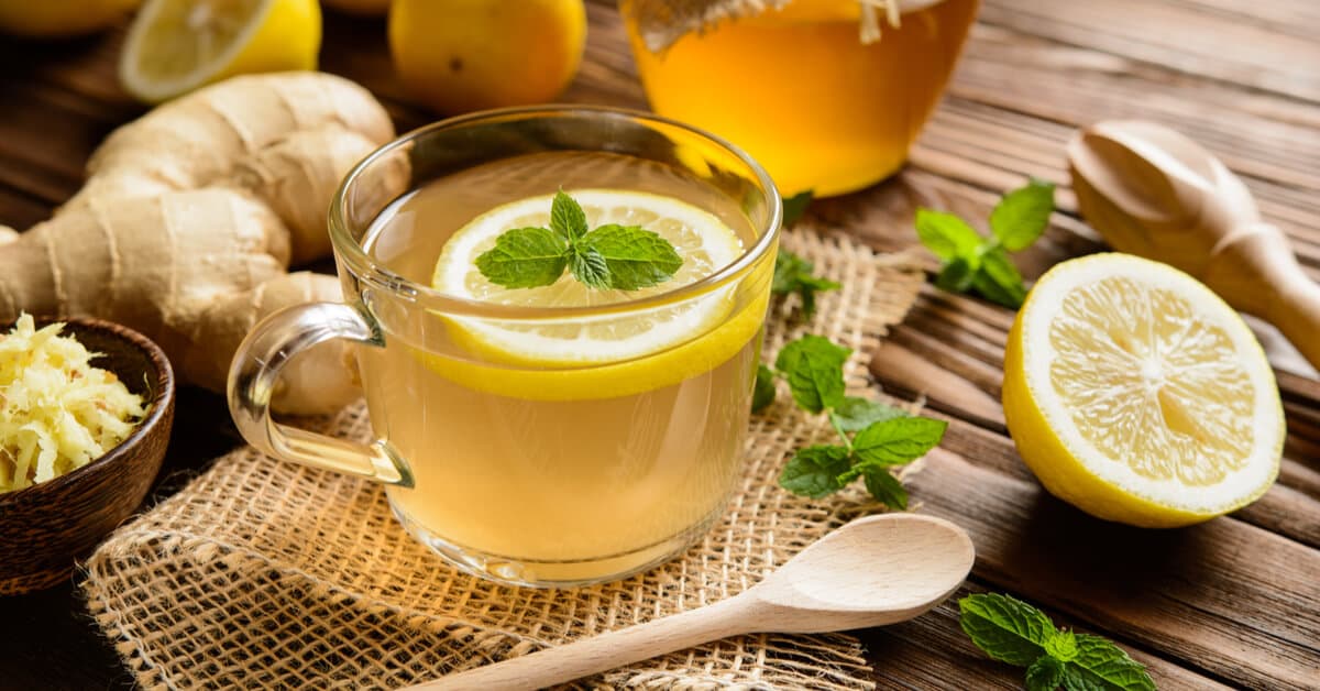 شاي الليمون والزنجبيل.. كيف يقي من الأمراض المزمنة؟