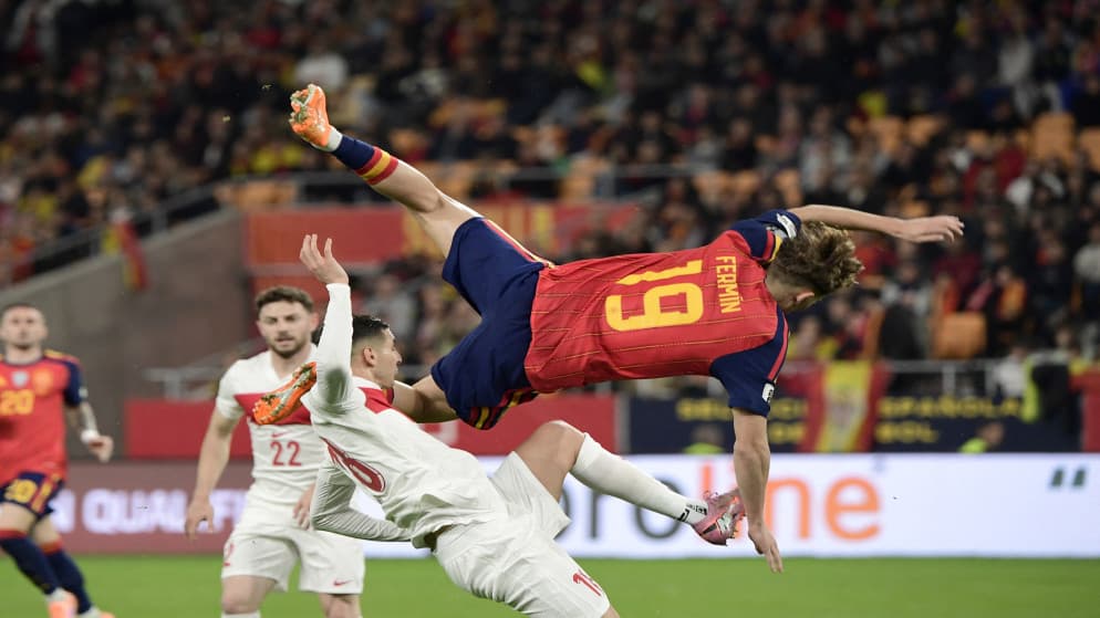 إسبانيا إلى نهائيات كأس العالم للمرة السابعة عشرة