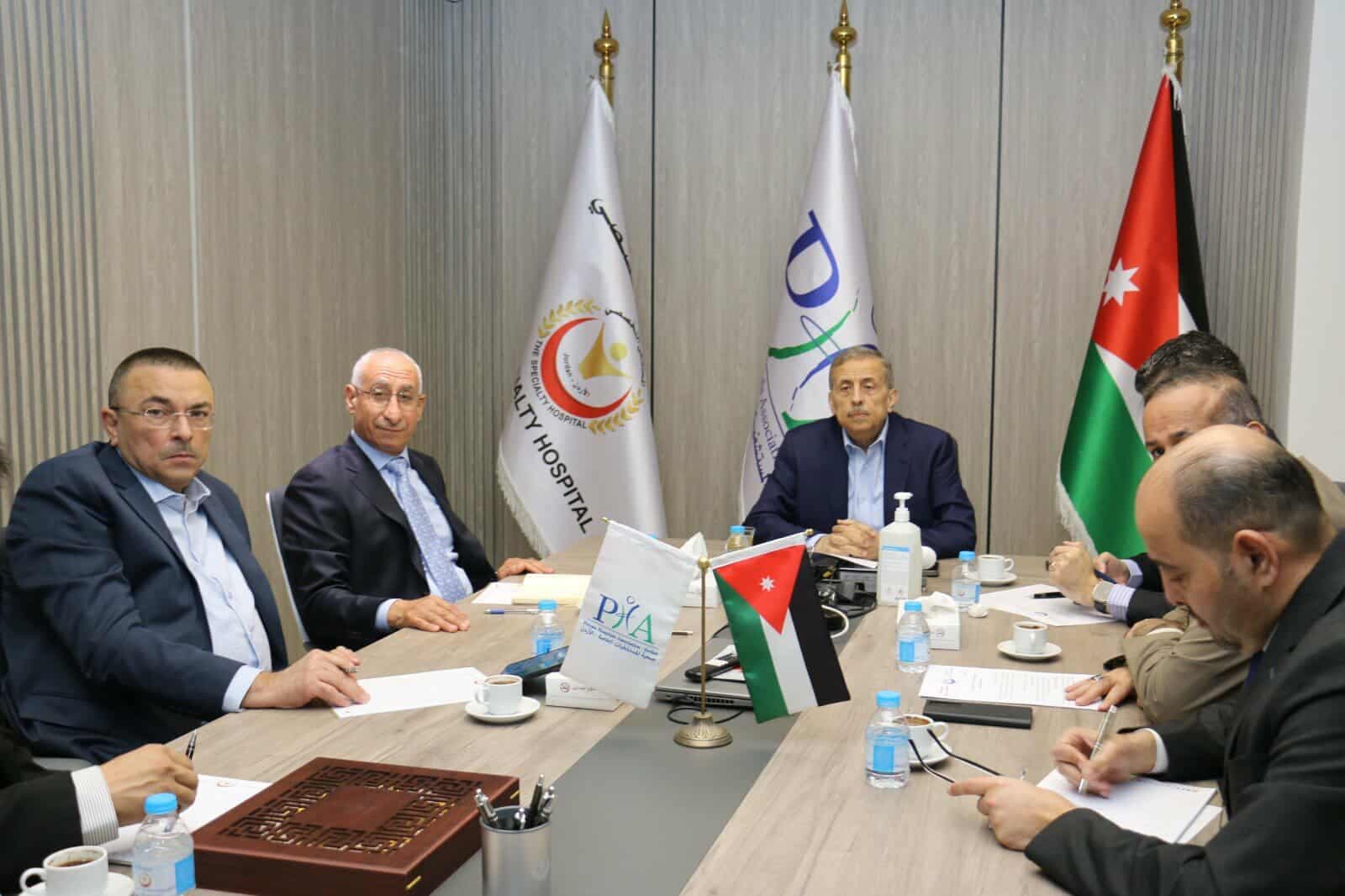 المستشفيات الخاصة" وتجار المعدات الطبية يبحثان القضايا المشتركة