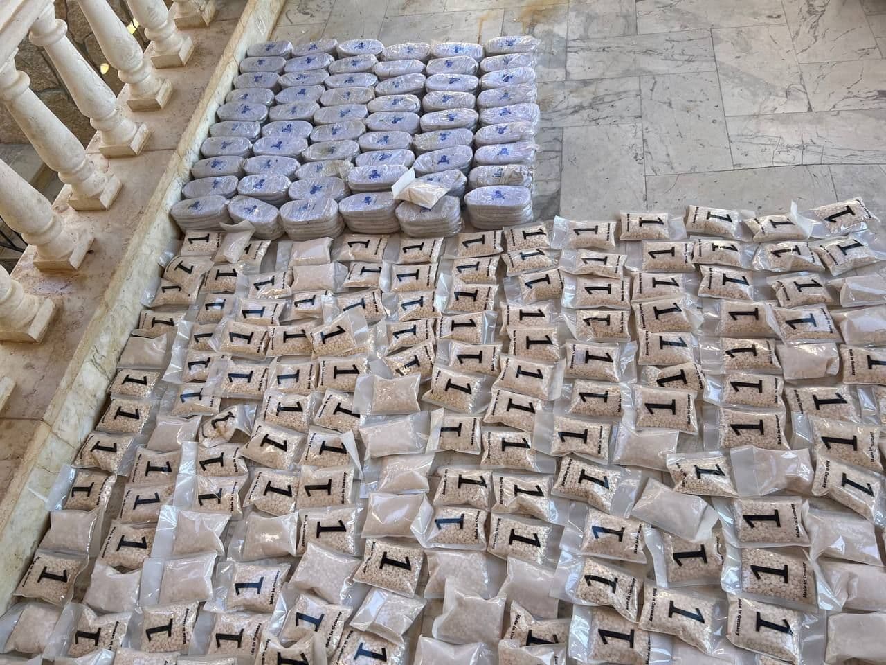 الداخلية السورية: ضبط كميات كبيرة من المخدرات داخل قبر في الزبداني.. صور