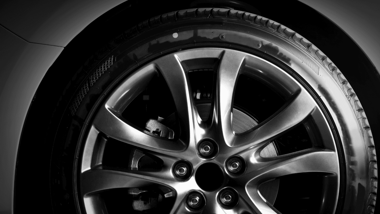 الصناعة والتجارة: كشف فني يؤكد سلامة الإطارات المعروضة في أحد المحال بعد ورود شكوى