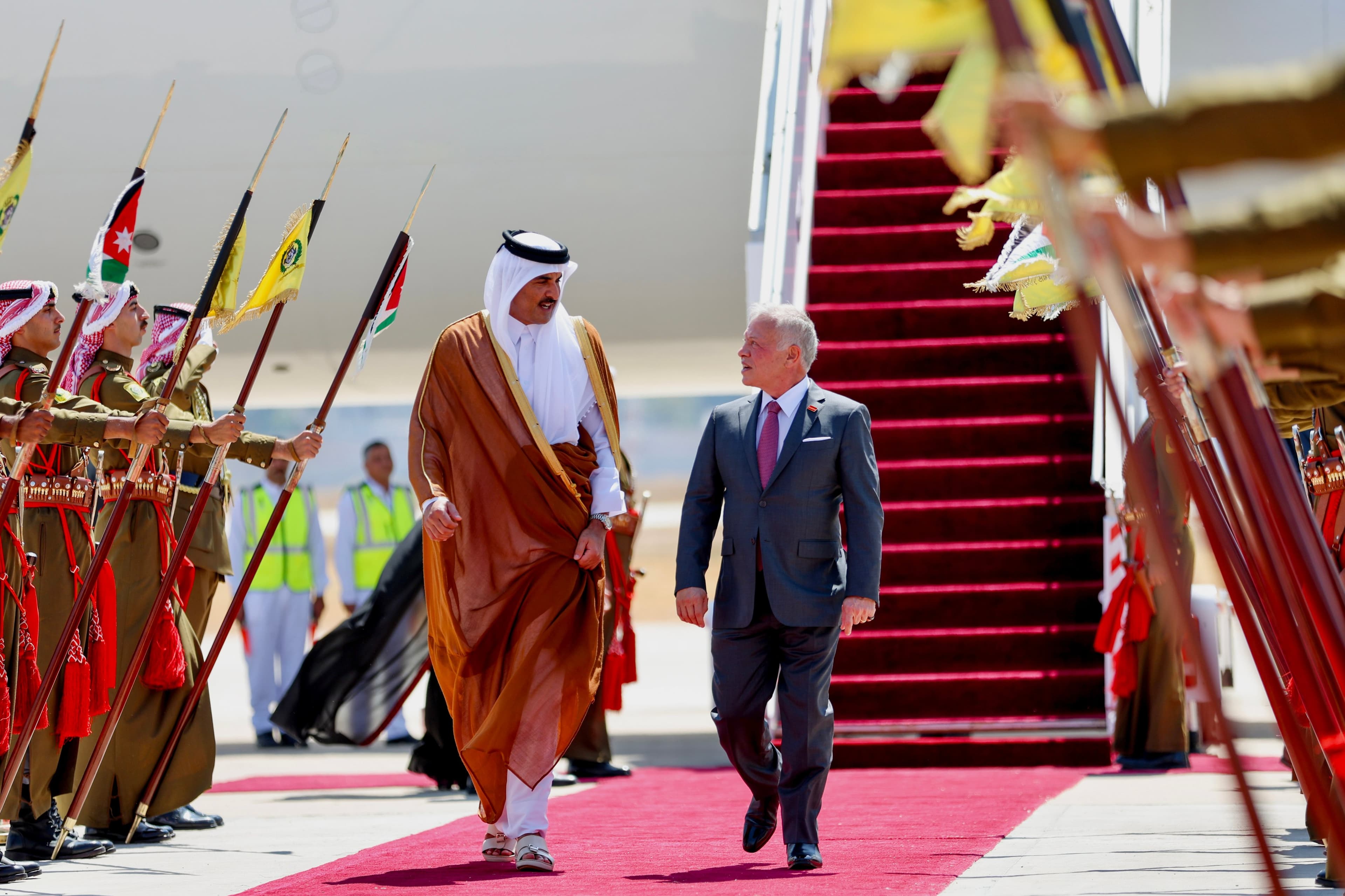 الملك لأمير قطر:  تجمعنا أخوة وحرص مشترك على توطيد العلاقات بين بلدينا وشعبينا الشقيقين