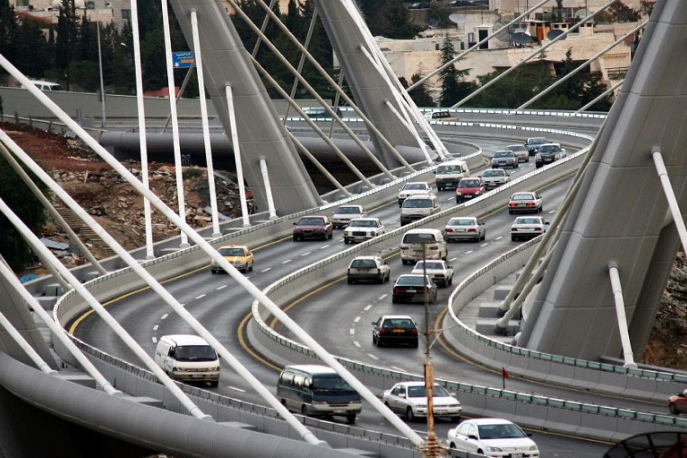 "السير": إغلاق جسر عبدون صباح الجمعة لتنفيذ أعمال صيانة