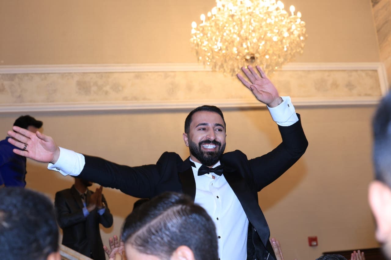 المئات يهنئون أحمد الحلايقة بزفافه في حفل بهيج بالعاصمة عمّان