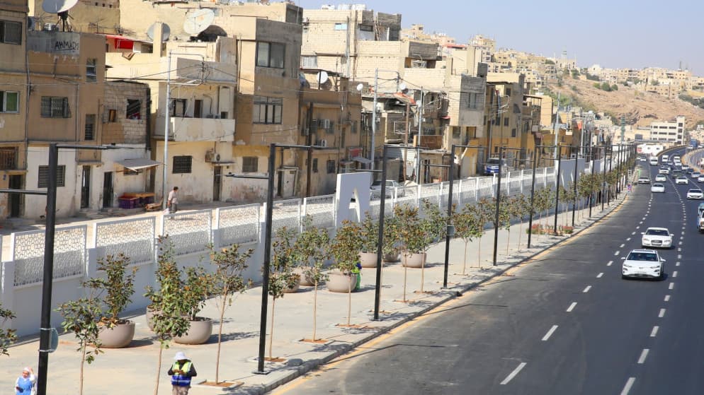 أمانة عمّان تباشر أعمال توسعة شارع الجيش في منطقة المحطة