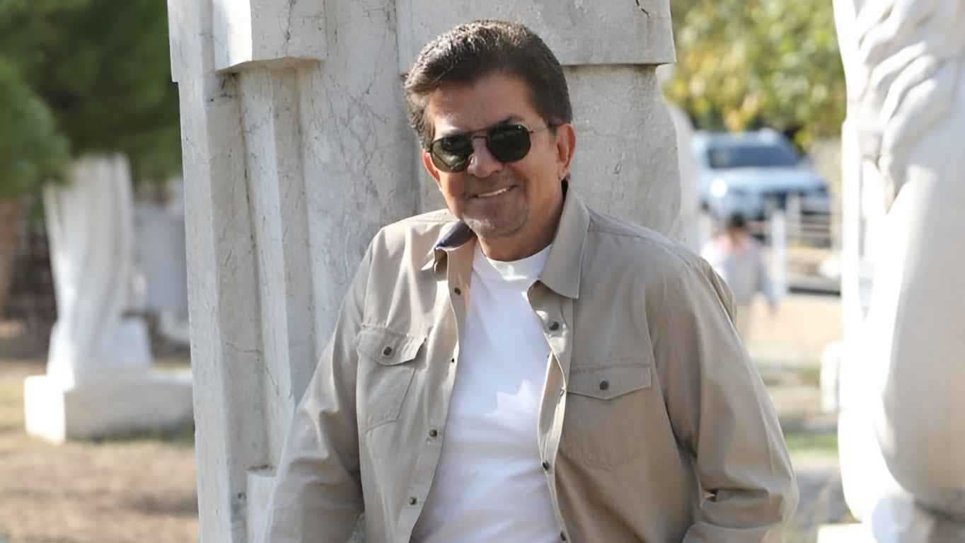 "أهل الوفا".. روتانا تشوق الجمهور لجديد وليد توفيق