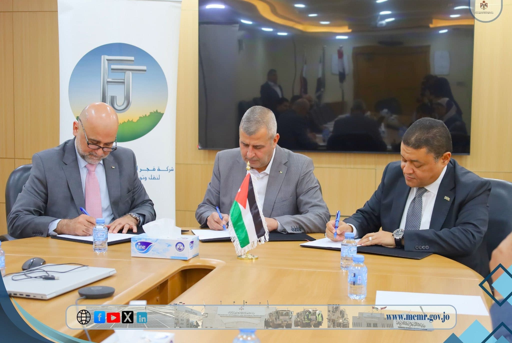تمديد اتفاقية نقل الغاز الطبيعي المسال لتغذية محطات الكهرباء والقطاع الصناعي