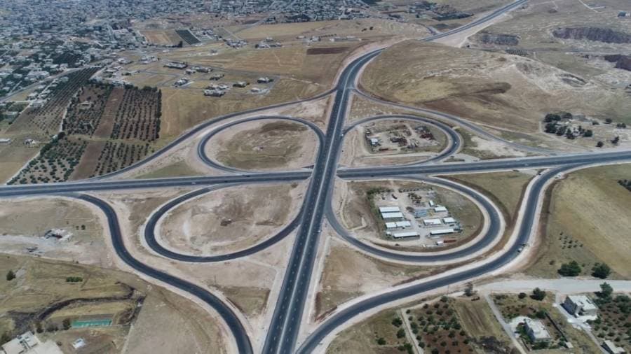 وزير الأشغال يتفقد سير العمل في مشروع طريق إربد الدائري