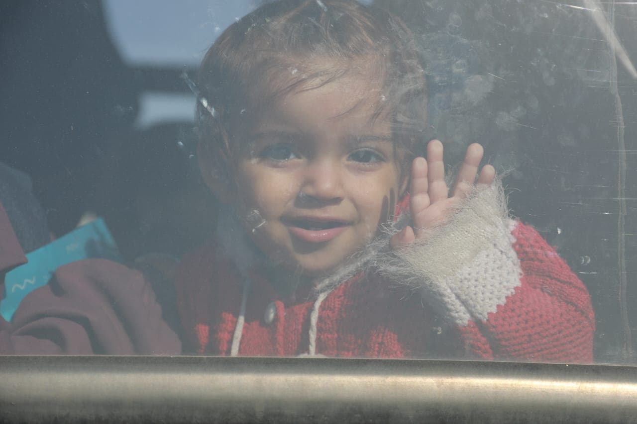 القوات المسلحة تقوم بإجلاء دفعة جديدة من أطفال غزة المرضى للعلاج في المملكة