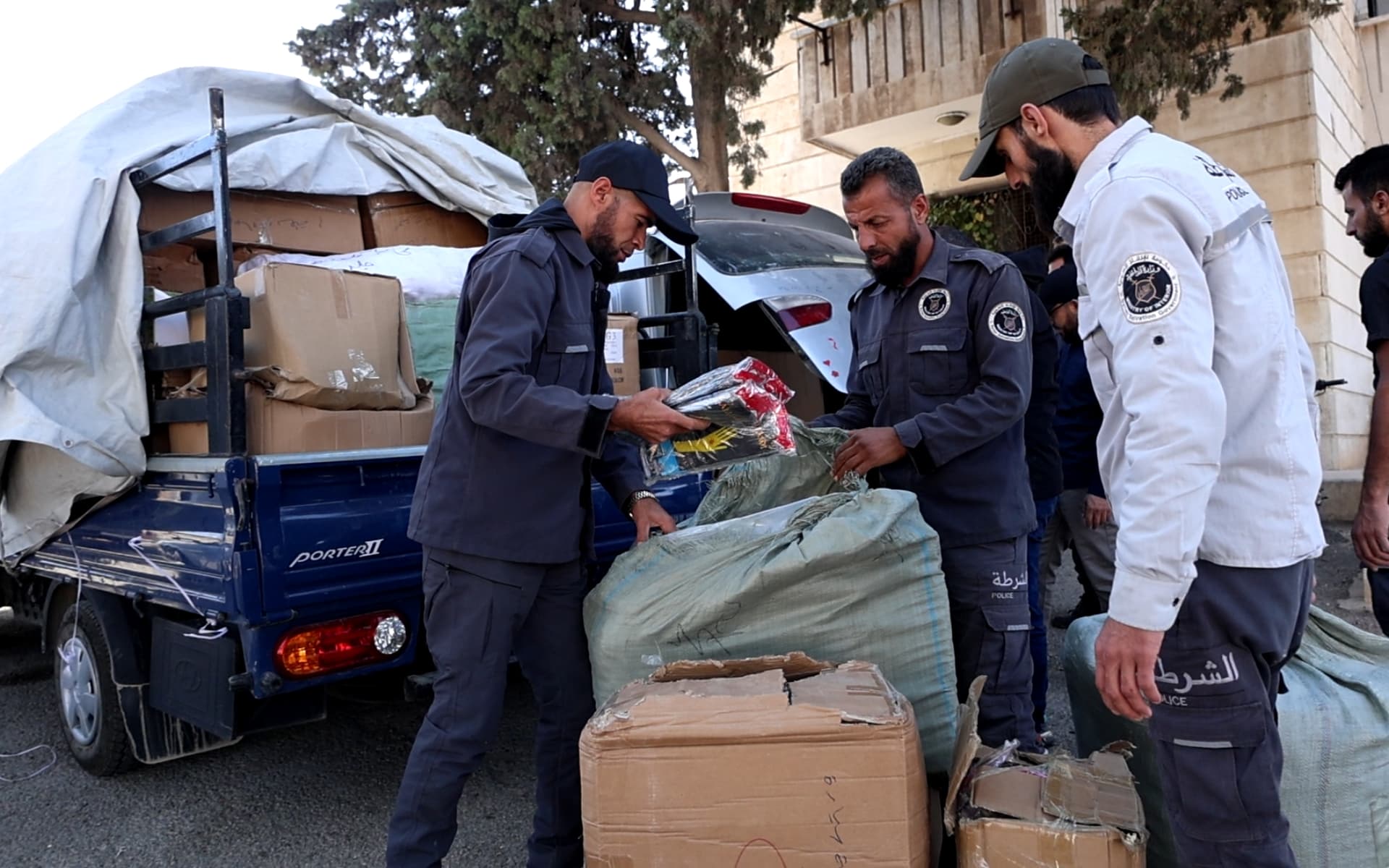 الداخلية السورية: ضبط متورطين بسرقة مستودع إكسسوارات بقيمة 56 ألف دولار في ريف إدلب