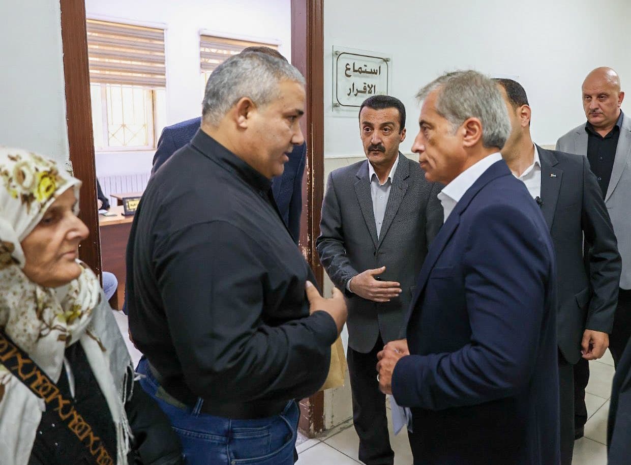 رئيس الوزراء يوجّه بتمديد ساعات الدوام في مديرية تسجيل أراضي جنوب عمَّان