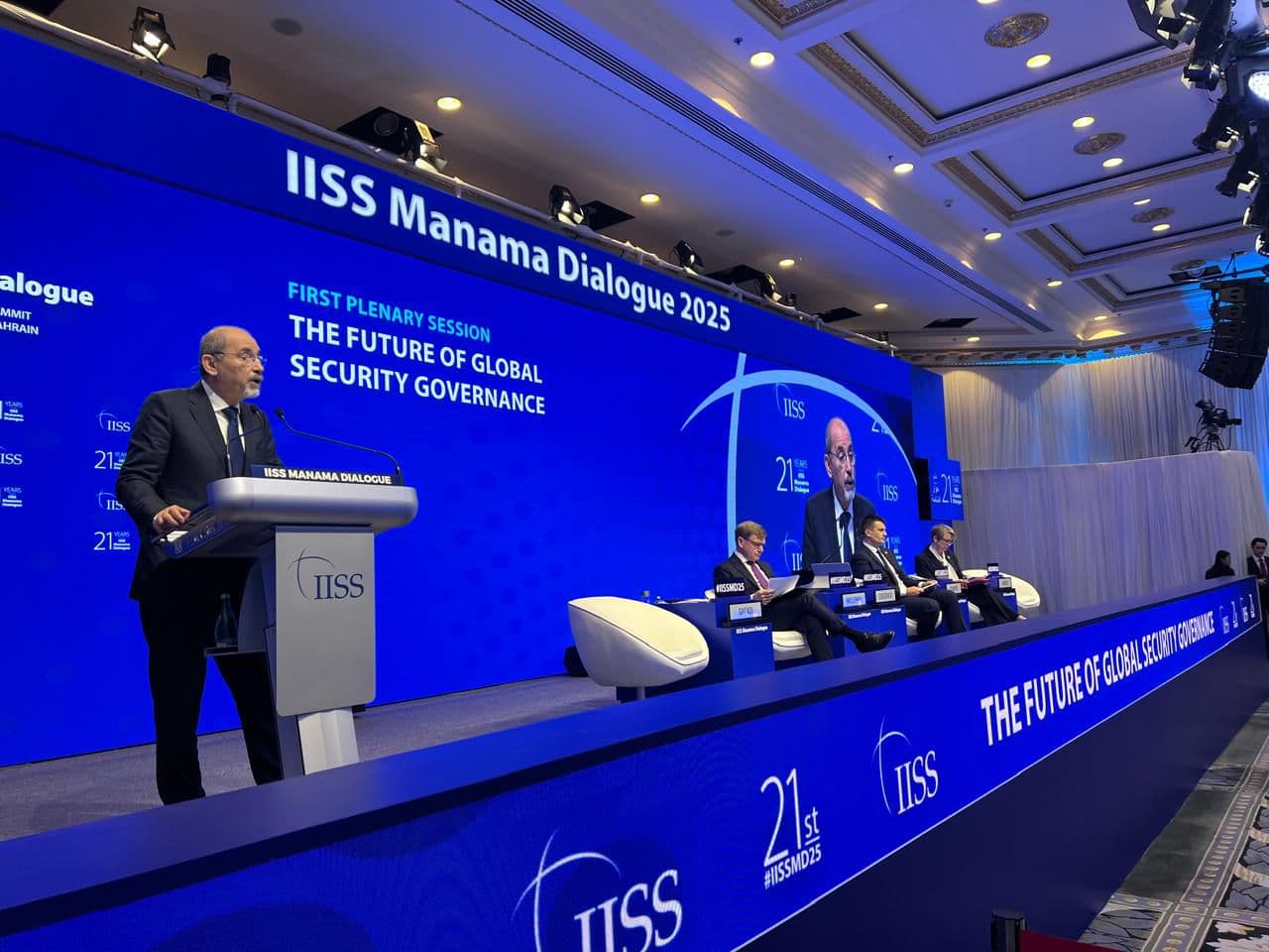 الصفدي: الأولوية تثبيت وقف إطلاق النار في غزة وضمان حل الدولتين سبيل السلام العادل