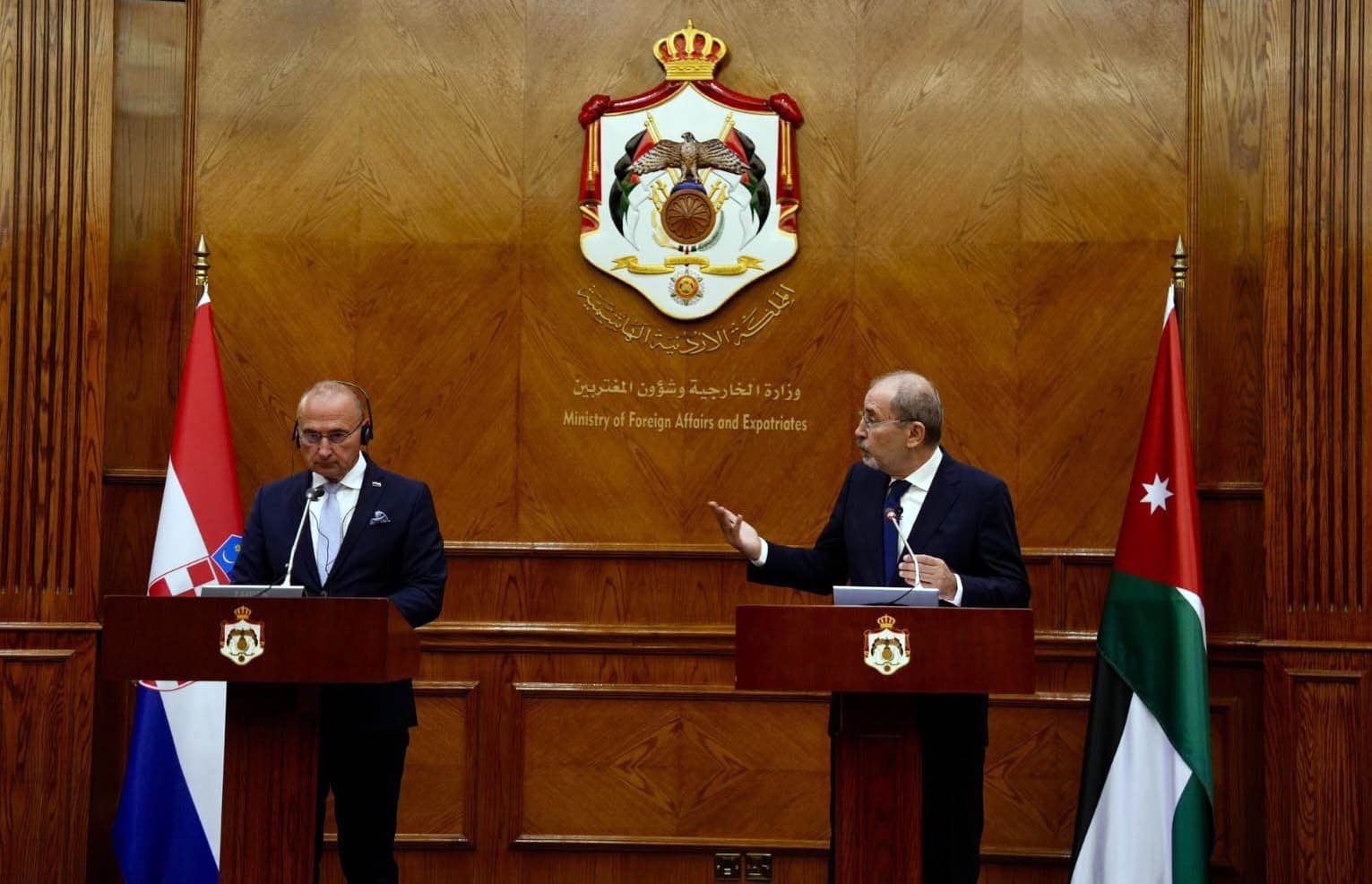 وزير الخارجية: الأردن يقف بالمطلق مع قطر