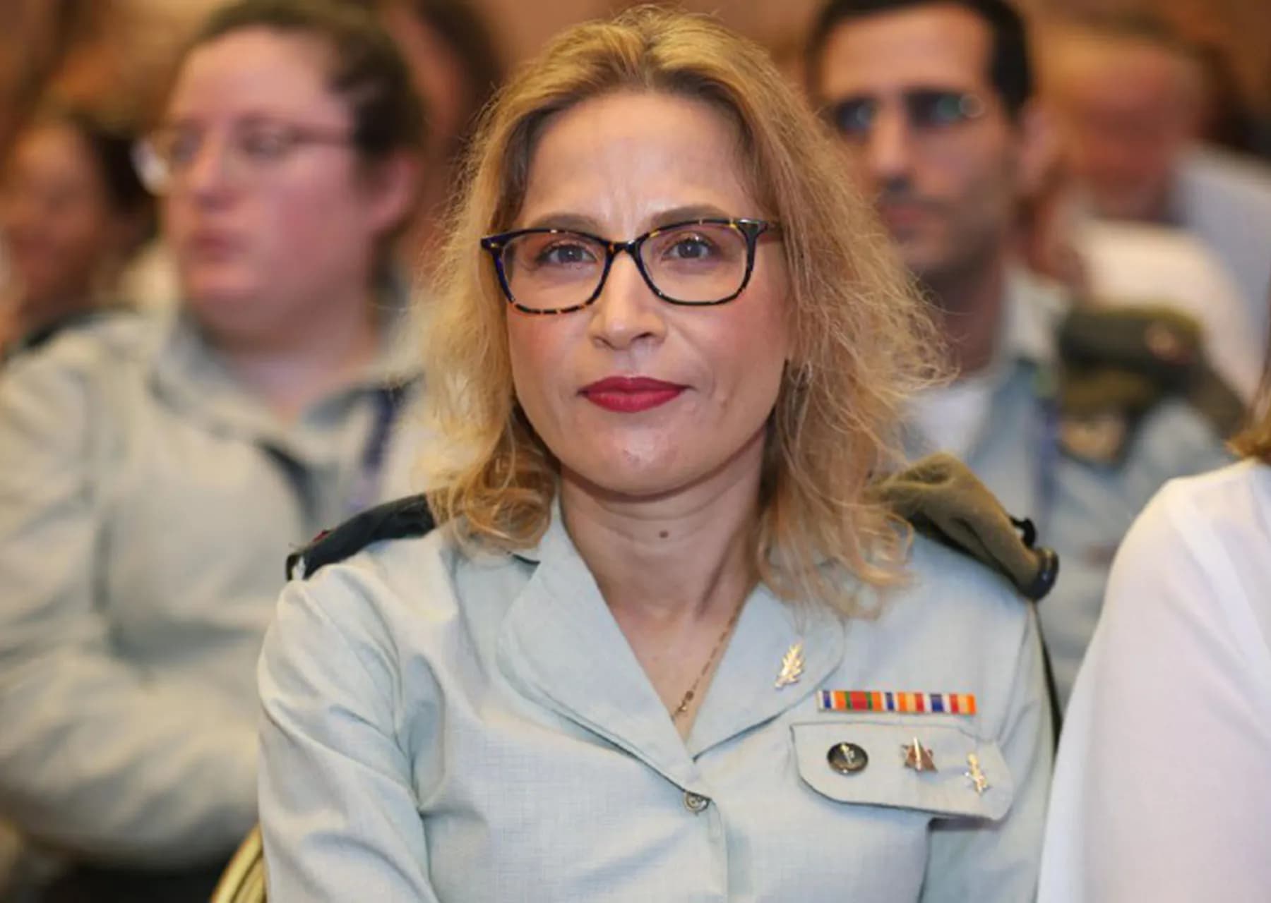 "اسرائيليون" ينهمكون في البحث عن هاتف مدعية عسكرية متهمة بتسريب فيديو تعذيب أسير فلسطيني