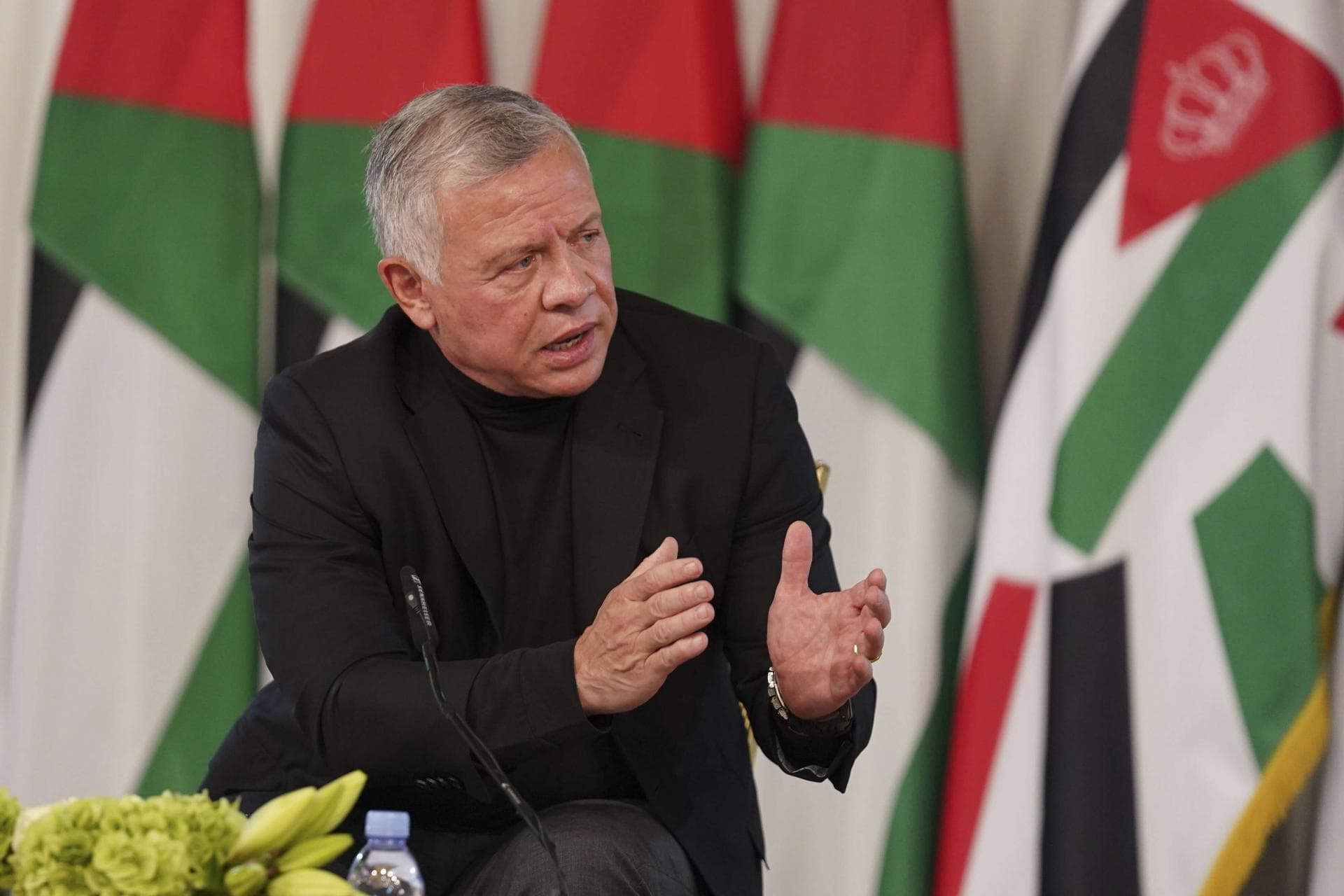 الملك لولي العهد السعودي: ضرورة حشد موقف دولي فاعل لوقف الانتهاكات الإسرائيلية لسيادة الدول العربية