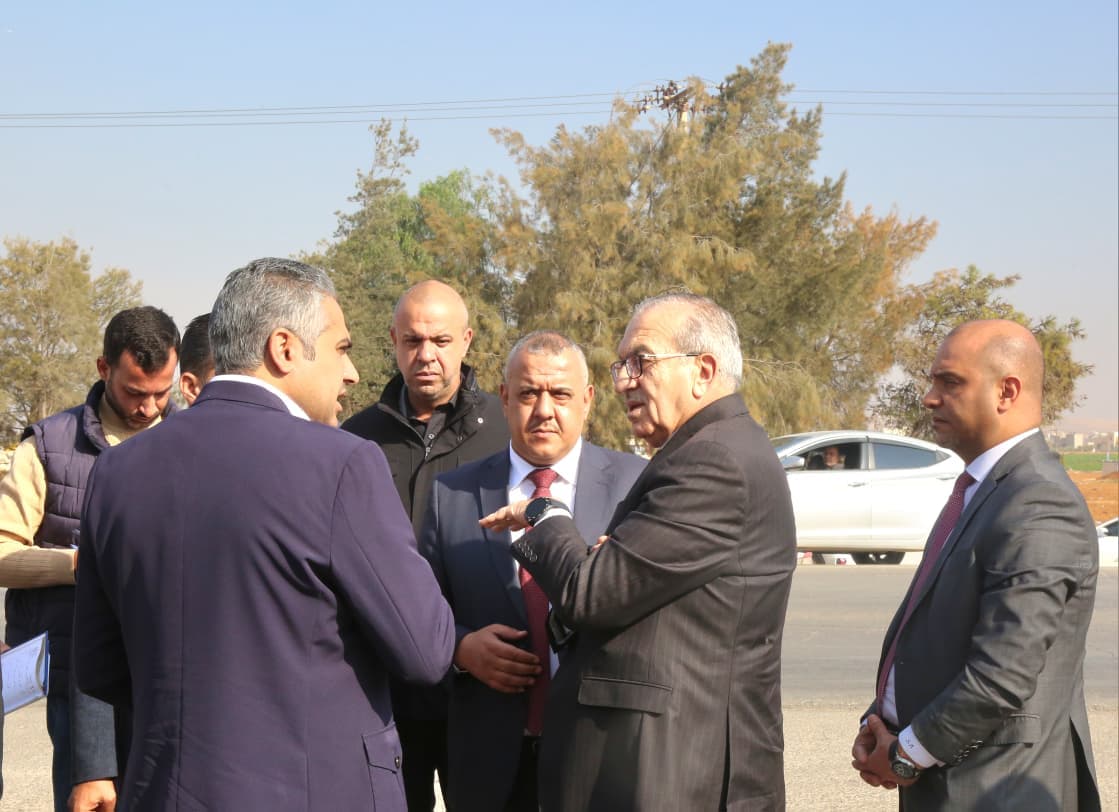 وزير الأشغال يوجه لإعادة تخطيط طريق "الرمثا–جابر" وإنارته