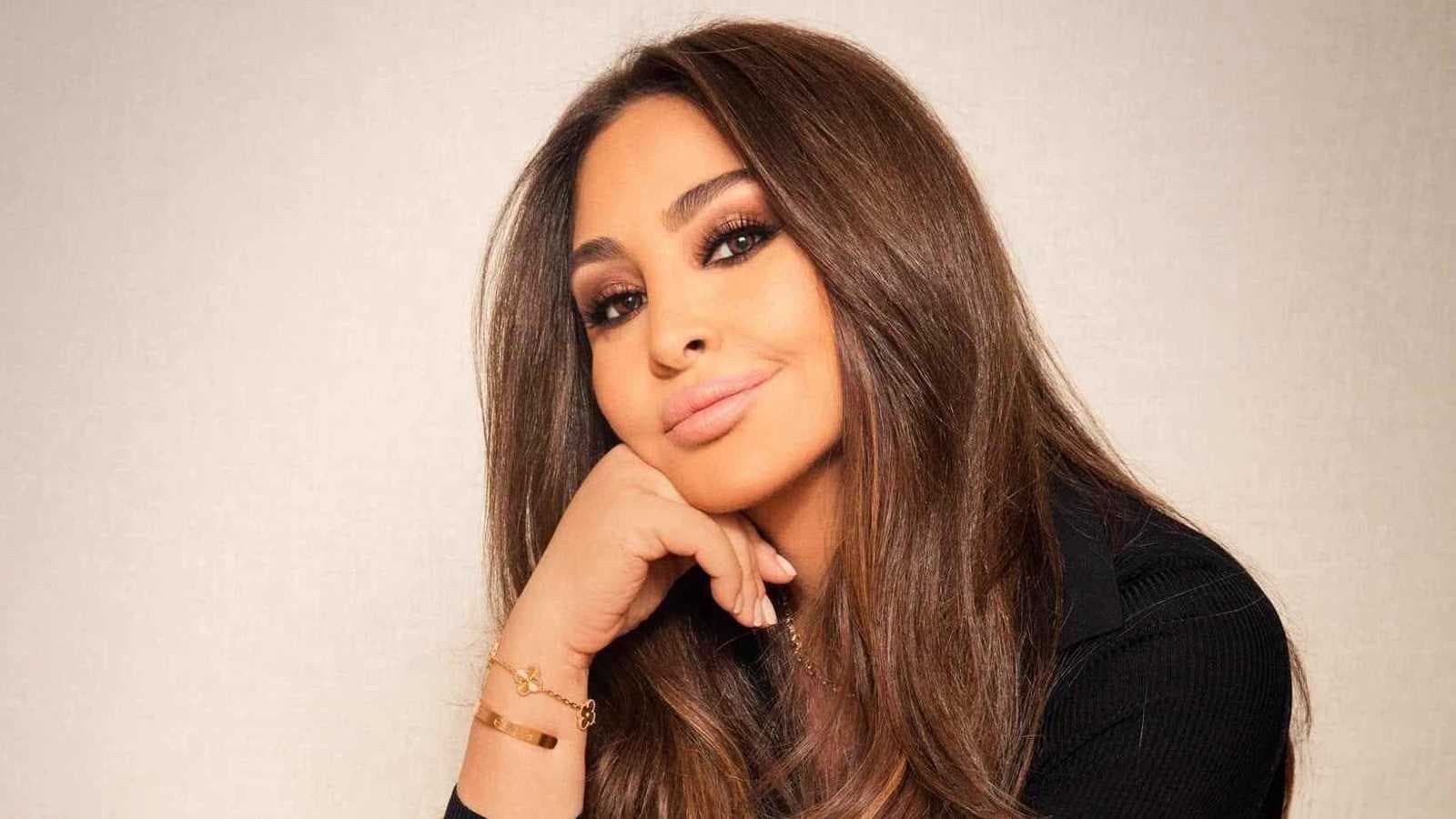 إليسا تكشف سبب غيابها.. وتعد بمفاجآت قريبة