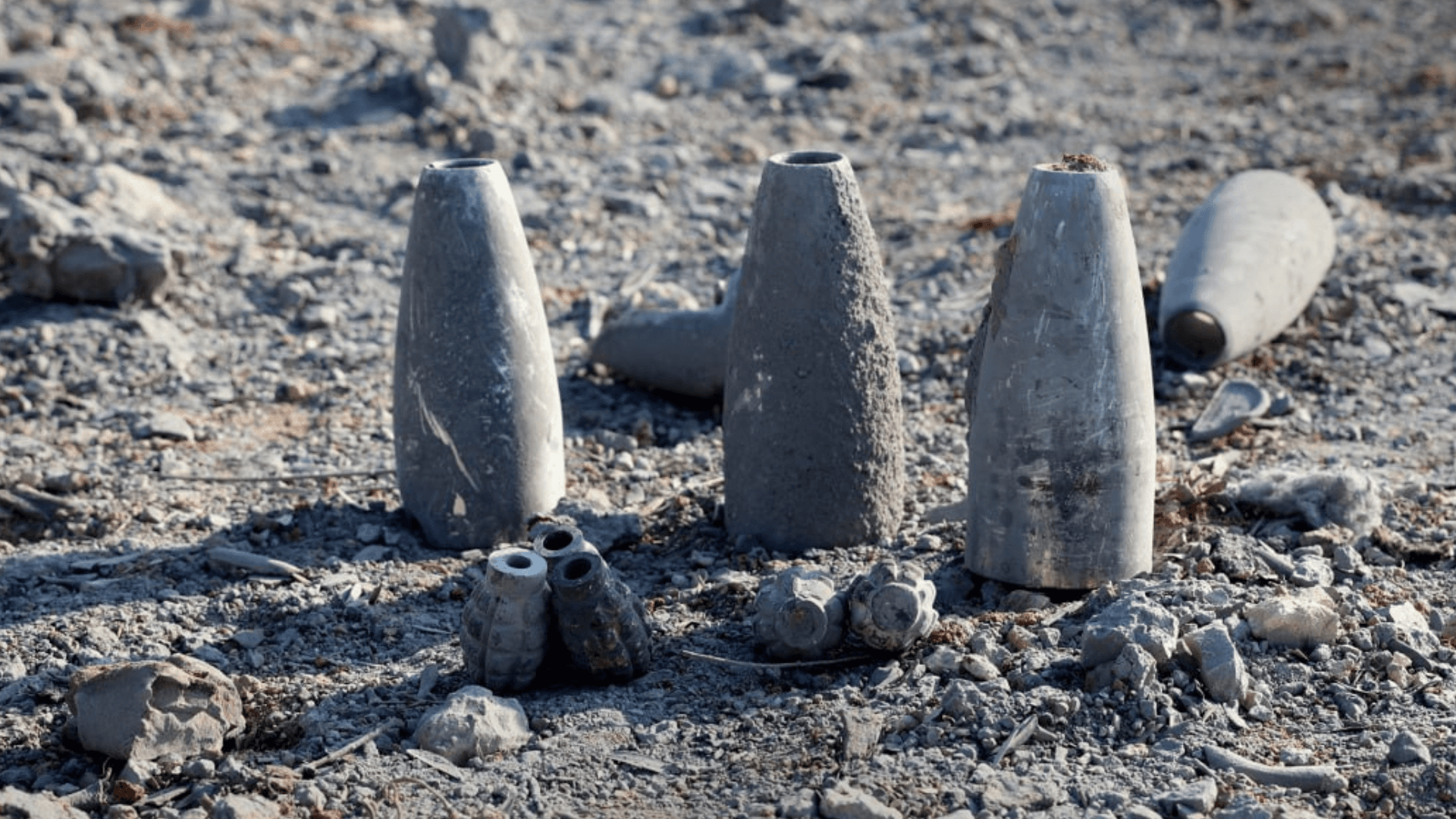 سانا: مصرع 5 عمال وإصابة 9 آخرين بانفجار في بلدة كفر تخاريم بريف إدلب