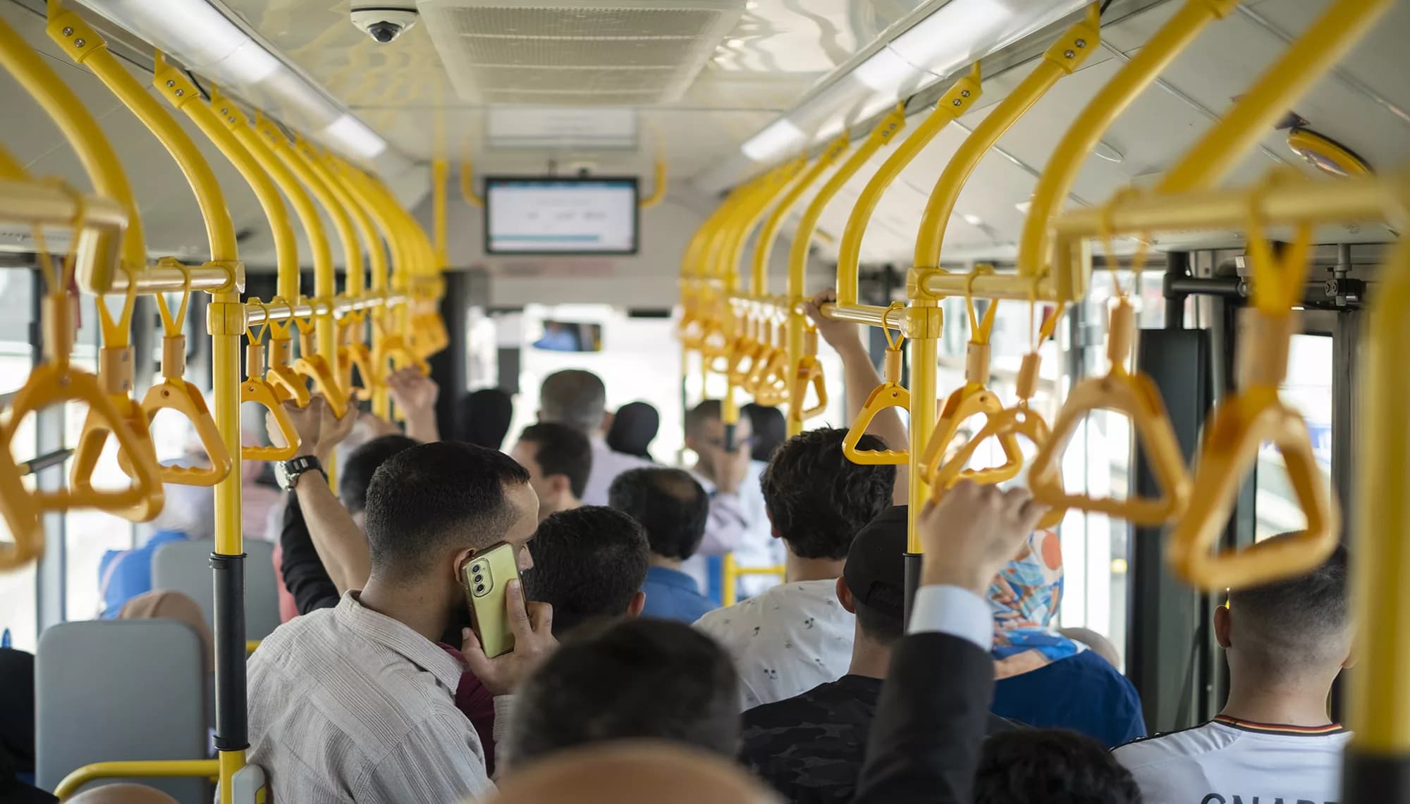 النقل البري: أجور نقل طلبة الجامعات مدعومة بنسبة 50% وتوجه لاعتماد البطاقة الإلكترونية