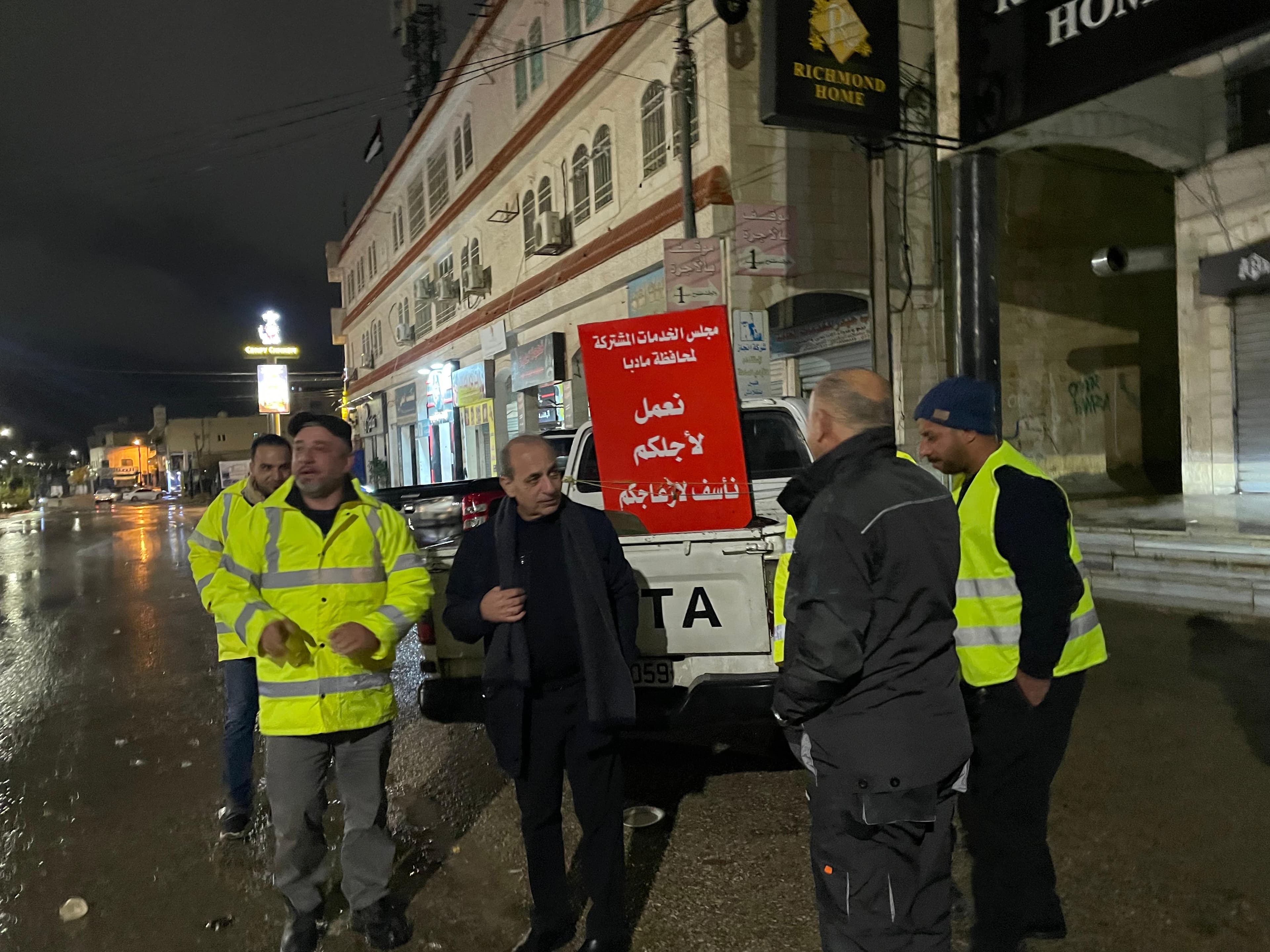 المصري يتفقد فجرا لواء ناعور ومحافظة مادبا لمتابعة الجاهزية للمنخفض الجوي