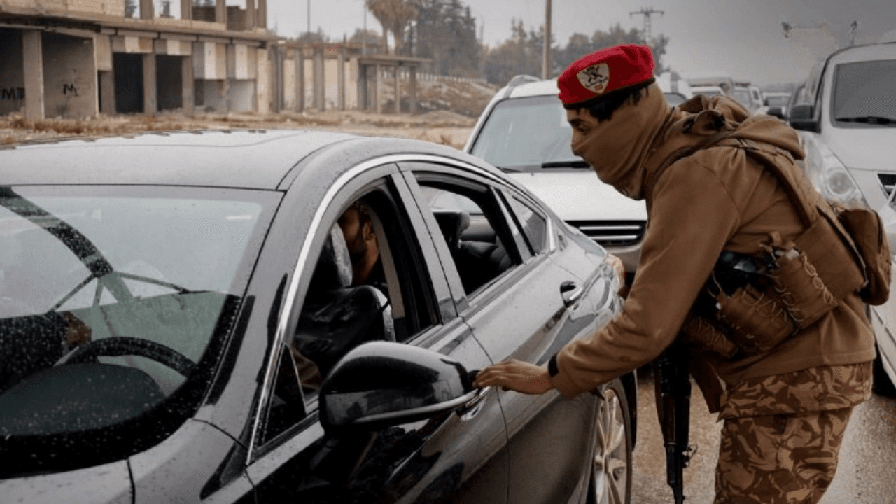 سانا: قوى الأمن الداخلي تنتشر في مدينة الطبقة بريف الرقة