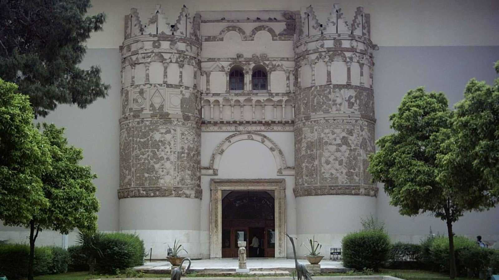 سوريا تسترد 24 قطعة سلاح أثرية مسروقة من متحفها الوطني