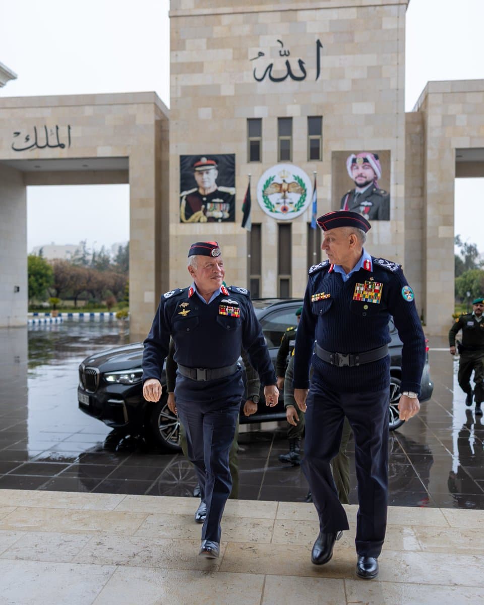 الملك يزور مديرية الأمن العام ويطلع على تجهيزاتها للتعامل مع الظروف الجوية