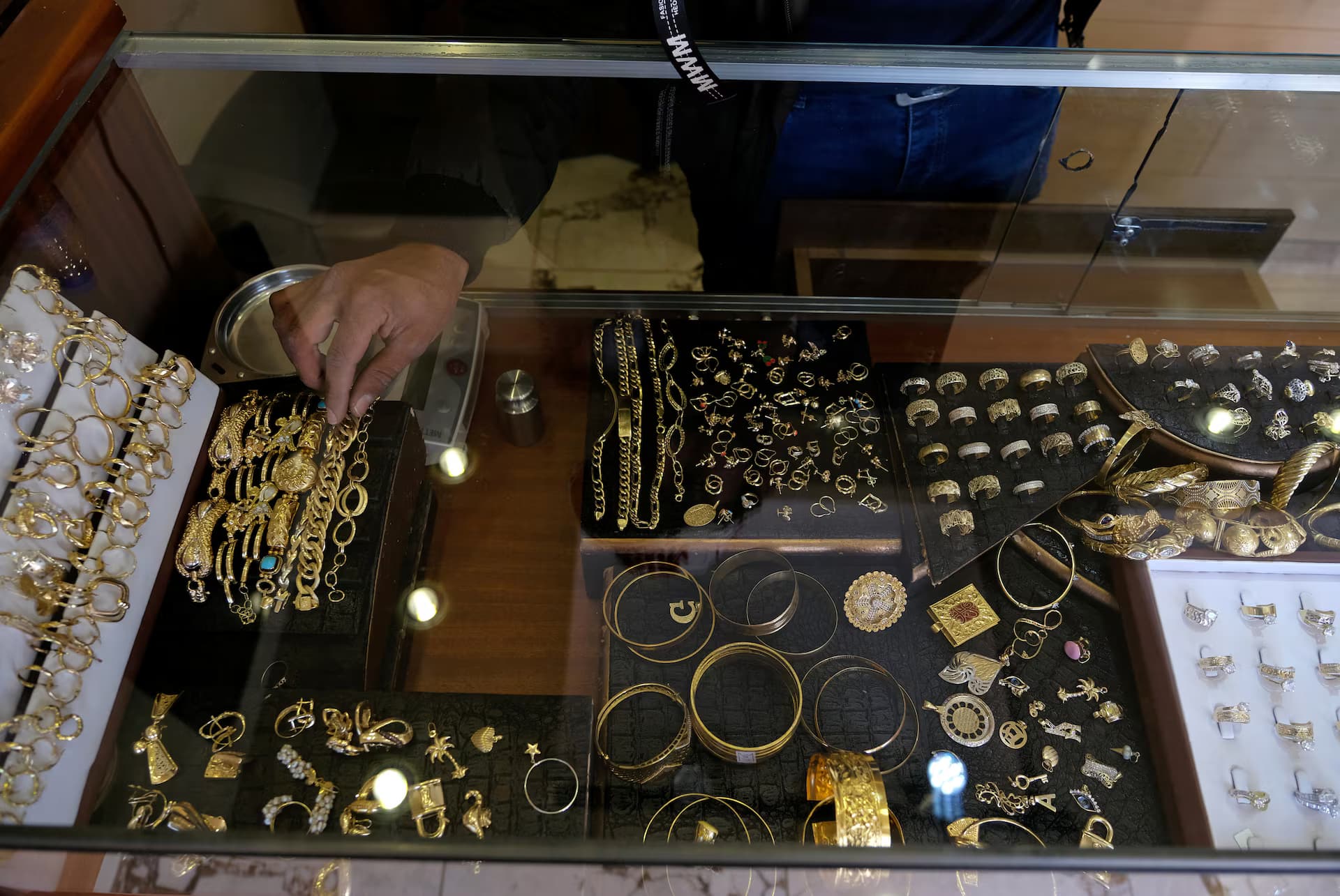 انخفاض بأسعار الذهب في الأردن الاثنين بنحو دينار