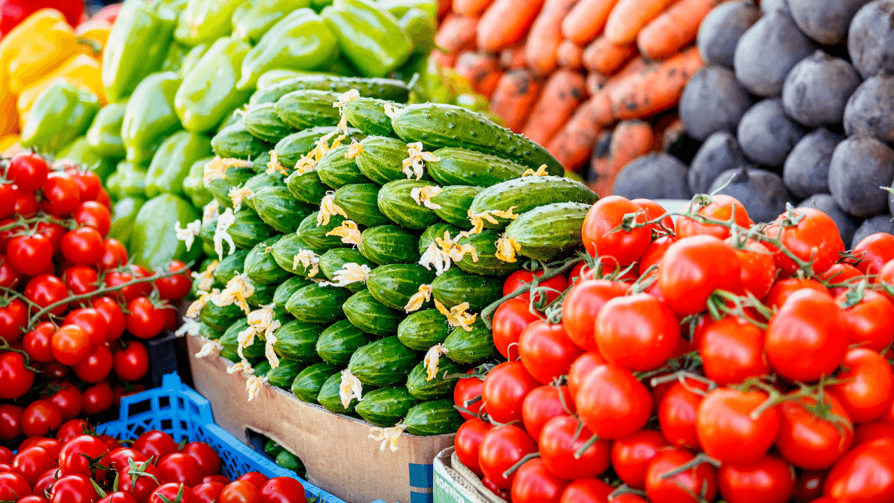 1721 طنا من الخضار وردت للسوق المركزي الاثنين