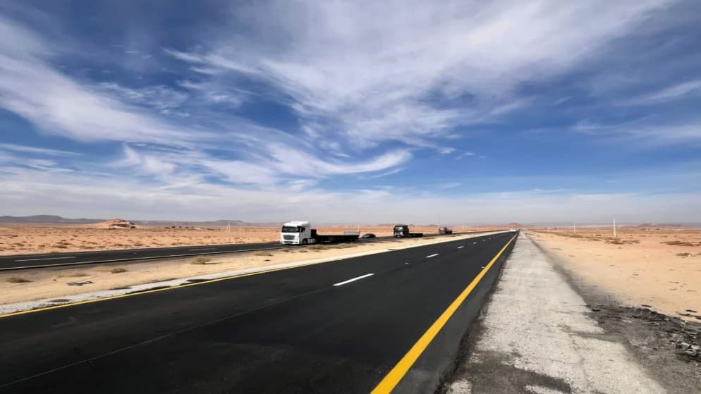 "الأشغال" تنهي صيانة جزء حيوي من الطريق الصحراوي