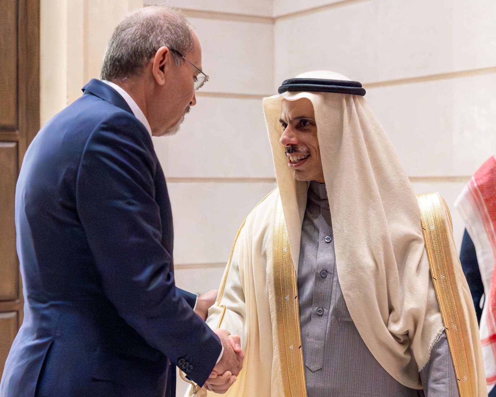 الصفدي ووزير الخارجية السعودي يبحثان تثبيت وقف النار بغزة والانتقال  للمرحلة الثانية