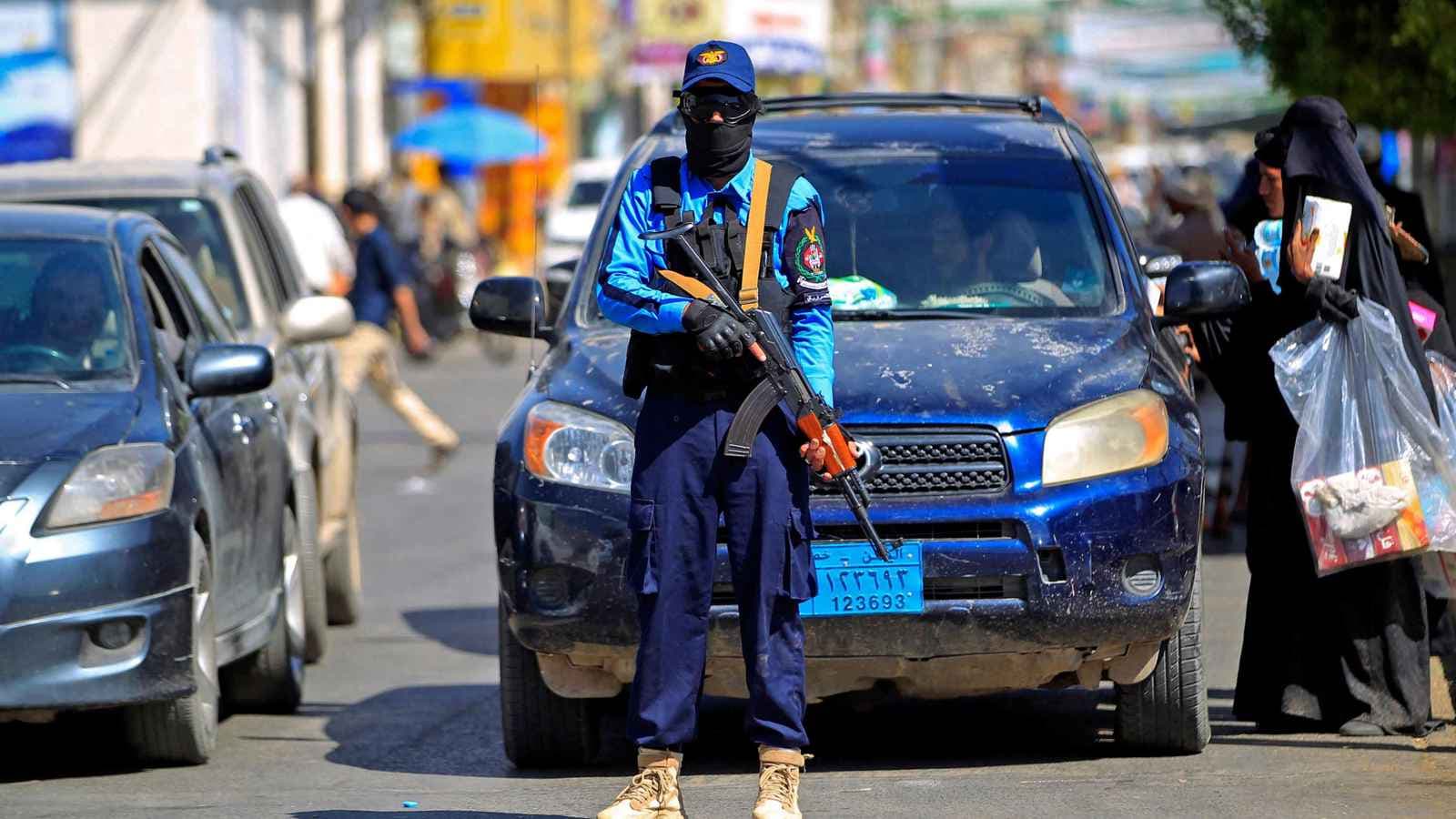 اليمن.. وفاة طفل وإصابة 4 بانفجار قنبلة إثر خلاف بين شقيقين