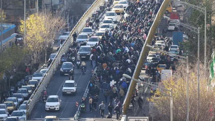 المدعي العام الإيراني يهدد المحتجين بعقوبة الإعدام بوصفهم "أعداء الله"
