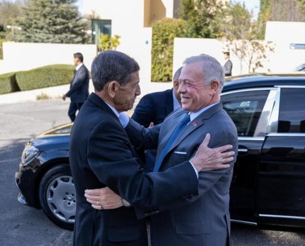 الملك يزور رئيس الديوان الملكي الأسبق يوسف الدلابيح