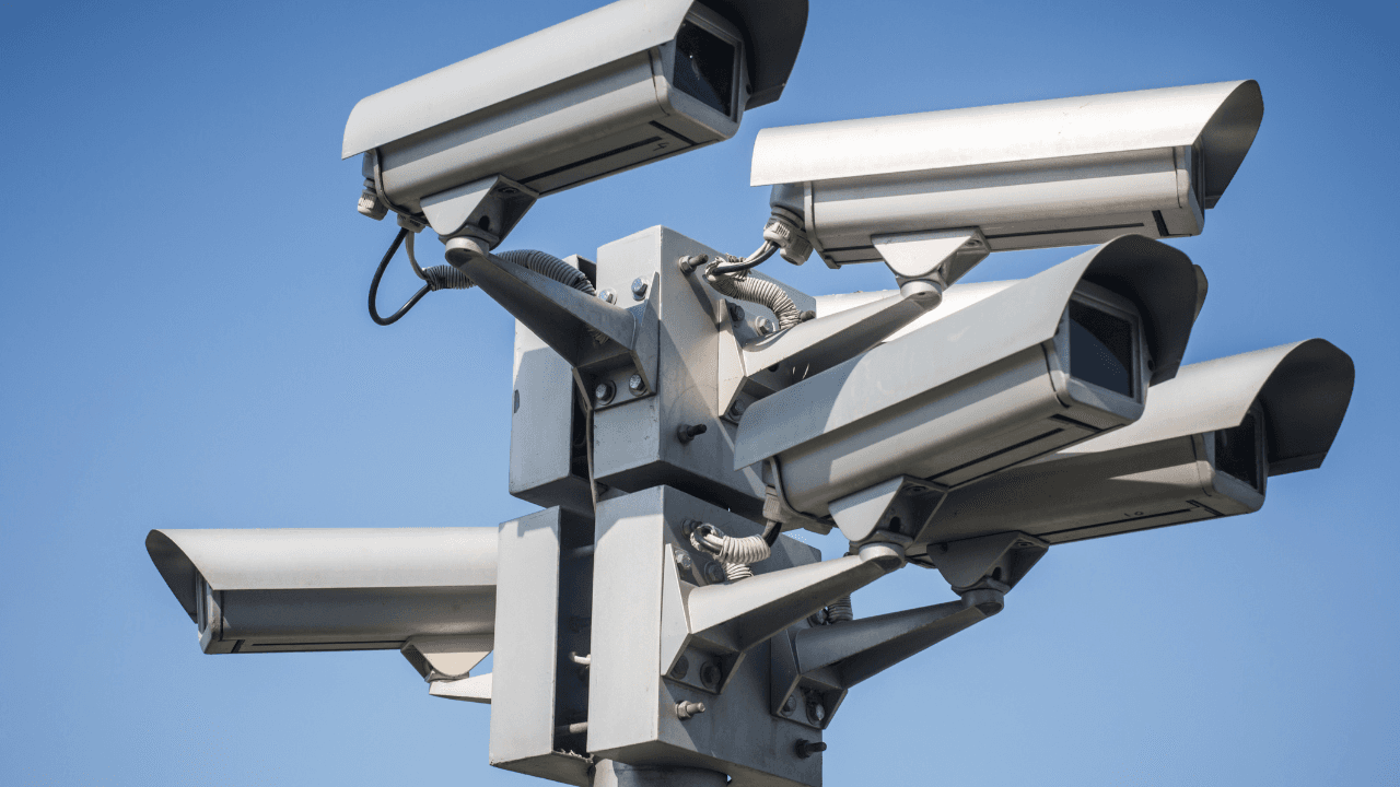 أمانة عمّان تهدي  270 كاميرا لرصد المخالفات البيئية للإدارة المحلية وإدارة السير