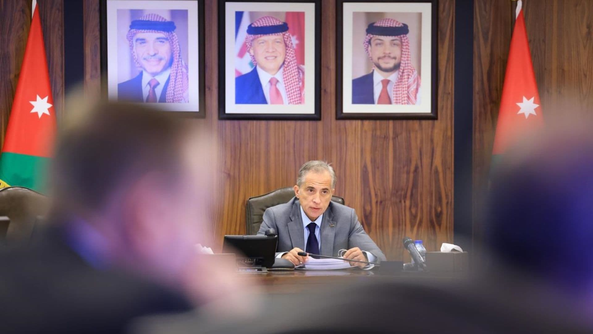 مجلس الوزراء يوقف العمل بقرارات تلزم وجوبية إنهاء خدمات الموظفين ممن بلغت خدماتهم 30 سنة فأكثر