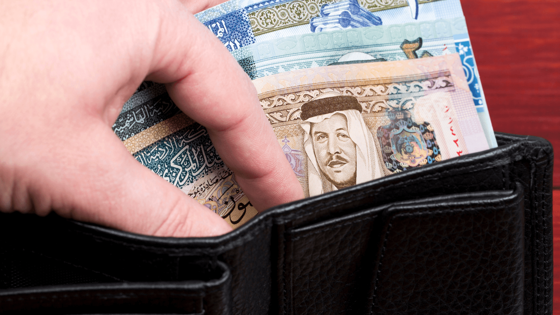 ديوان المحاسبة: صرف رواتب دون وجه حق لموظفين في وزارة الإدارة المحلية صدرت بحقهم أحكام قضائية