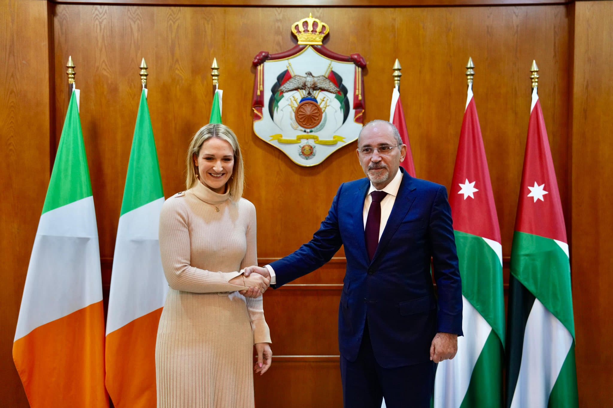الصفدي ووزيرة الخارجية والتجارة والدفاع الإيرلندية يبحثان تعزيز العلاقات والتطورات الإقليمية