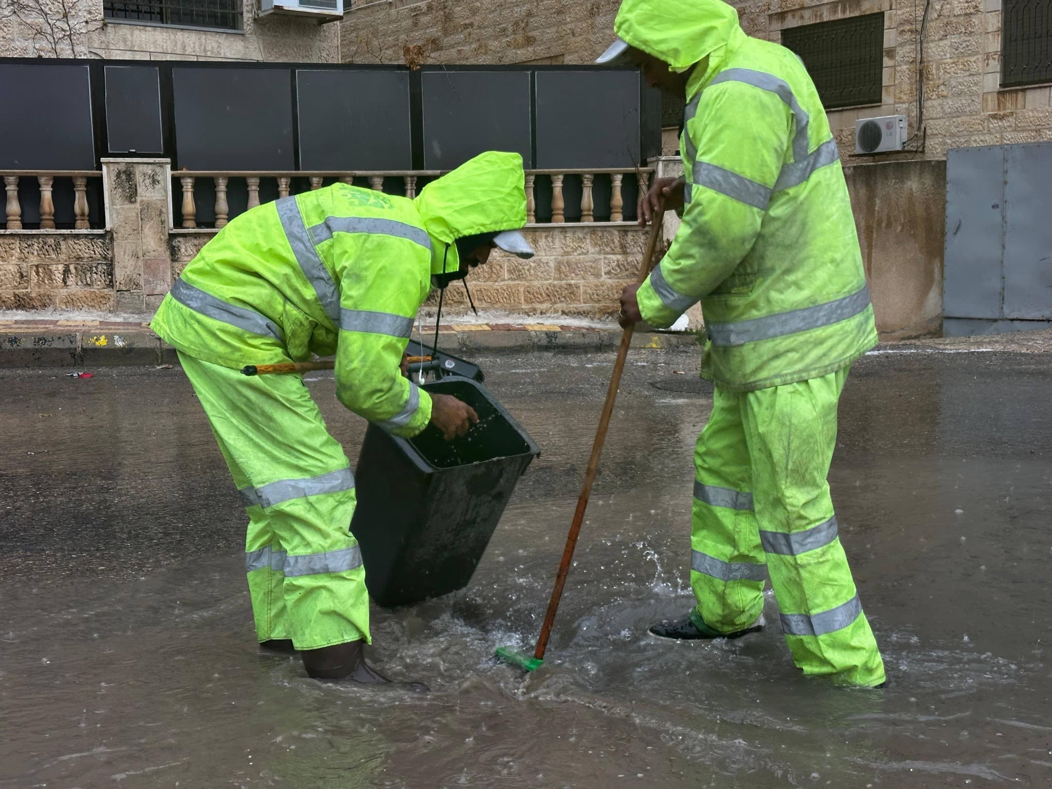 أمانة عمان: تعاملنا مع 7 بلاغات لتجمع المياه والأمطار الغزيرة تسببت بانجرافات للتربة