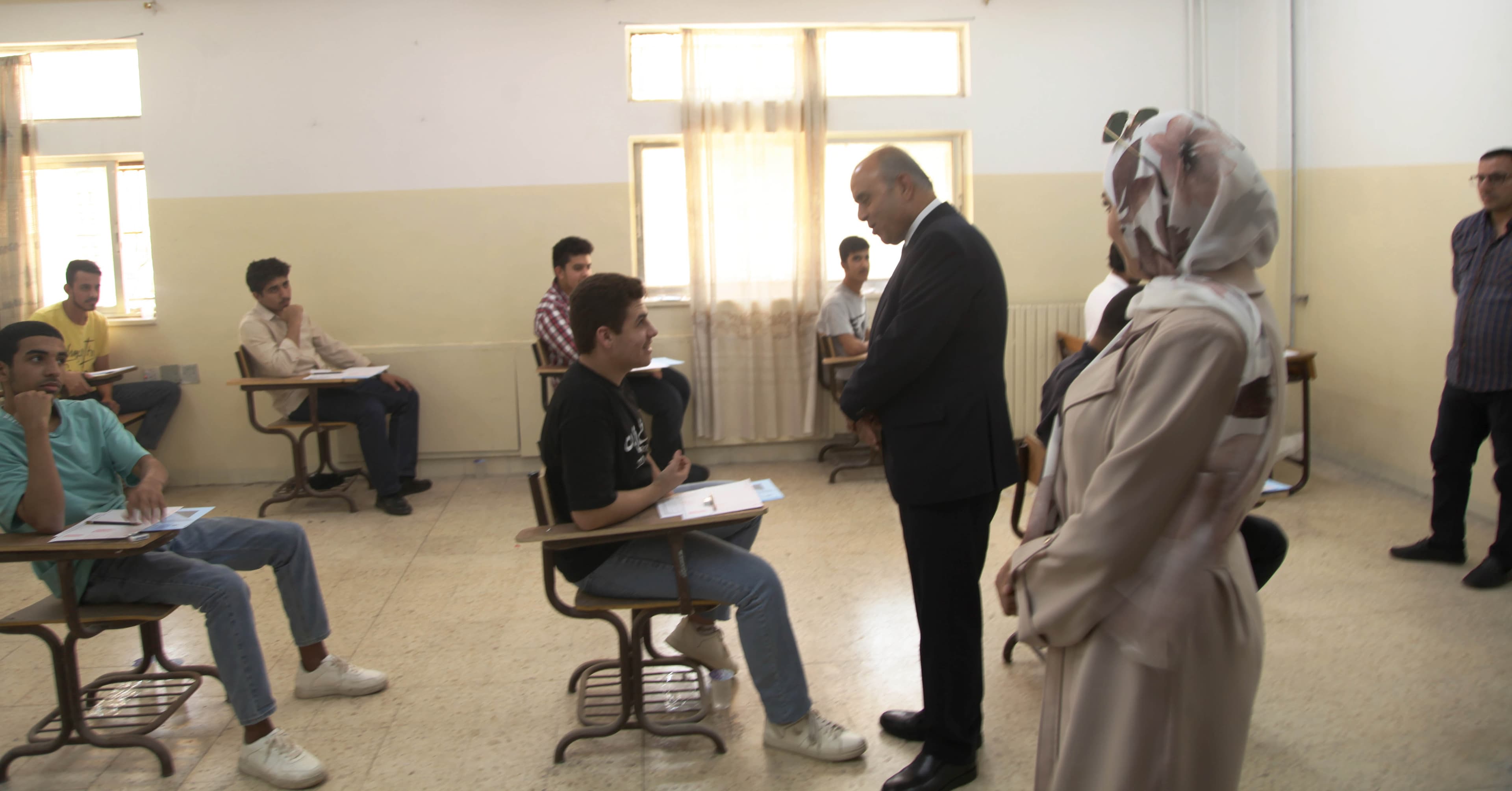 وزير التربية يهنئ الطلبة بانتهاء "تكميلية التوجيهي" ويؤكد: عمليات التصحيح ستضمن الحق الكامل للجميع