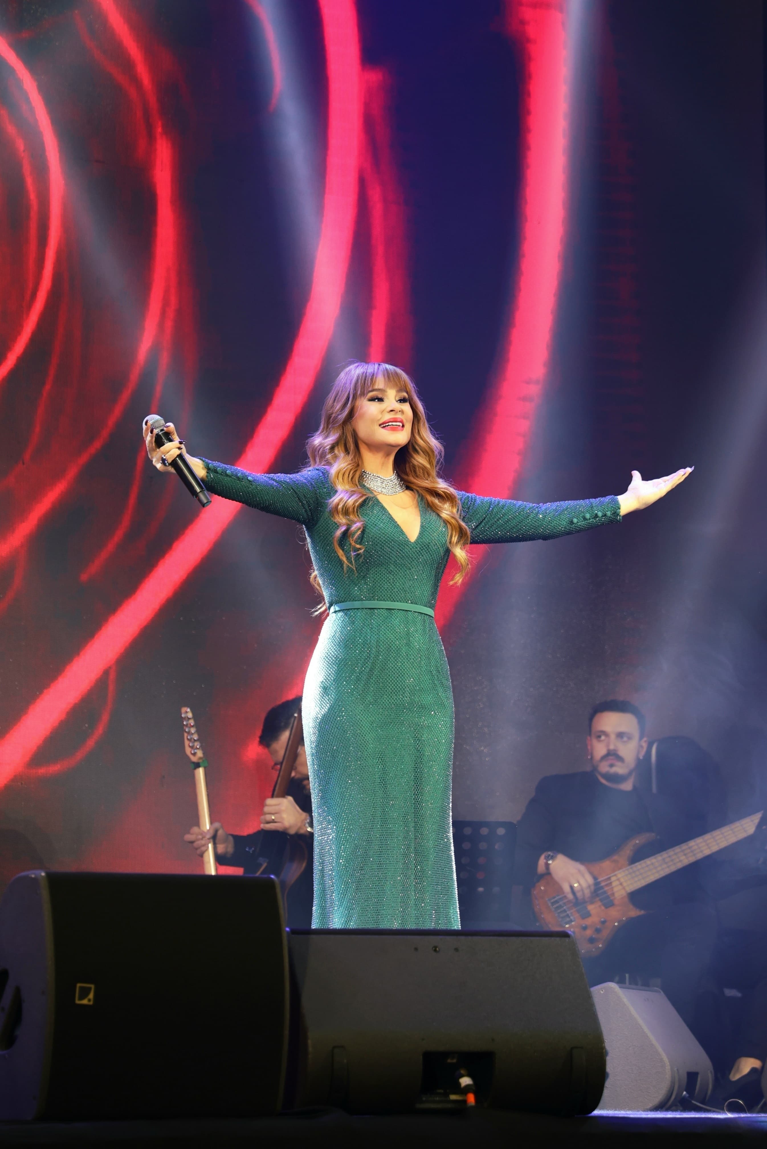 سيدة المسرح كارول سماحة تُشعل ليل بيروت.. فرح وحضور جماهيري لافت