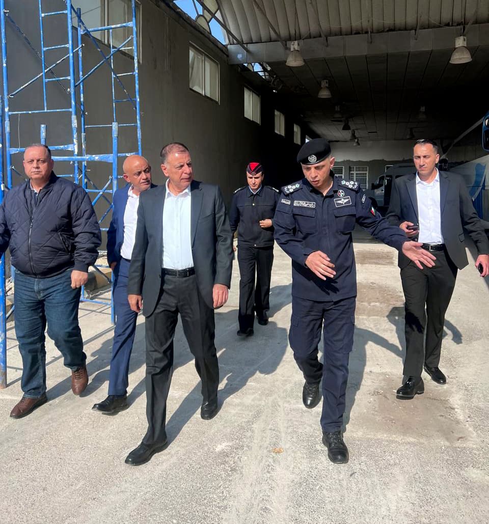 الفراية يتفقد الأعمال الإنشائية في جسر الملك حسين ويطلع على مستويات الإنجاز