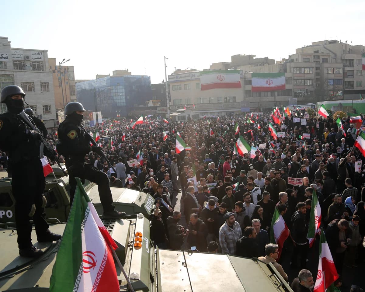 الولايات المتحدة تحذر مواطنيها من البقاء في إيران وتطالبهم بالمغادرة فورًا