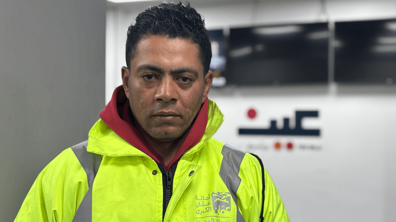 عامل وطن يكشف عبر عين معاناة 9 سنوات على المياومة في أمانة عمّان