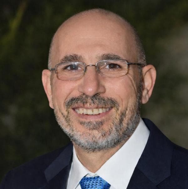 الصفدي يترشح لمنصب نقيب الفنانين الأردنيين