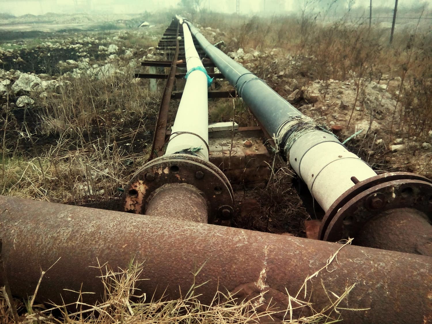 "مياه اليرموك": عطل بخط رئيسي يوقف ضخ مياه آبار سد الوحدة ويؤخر أدوار التوزيع