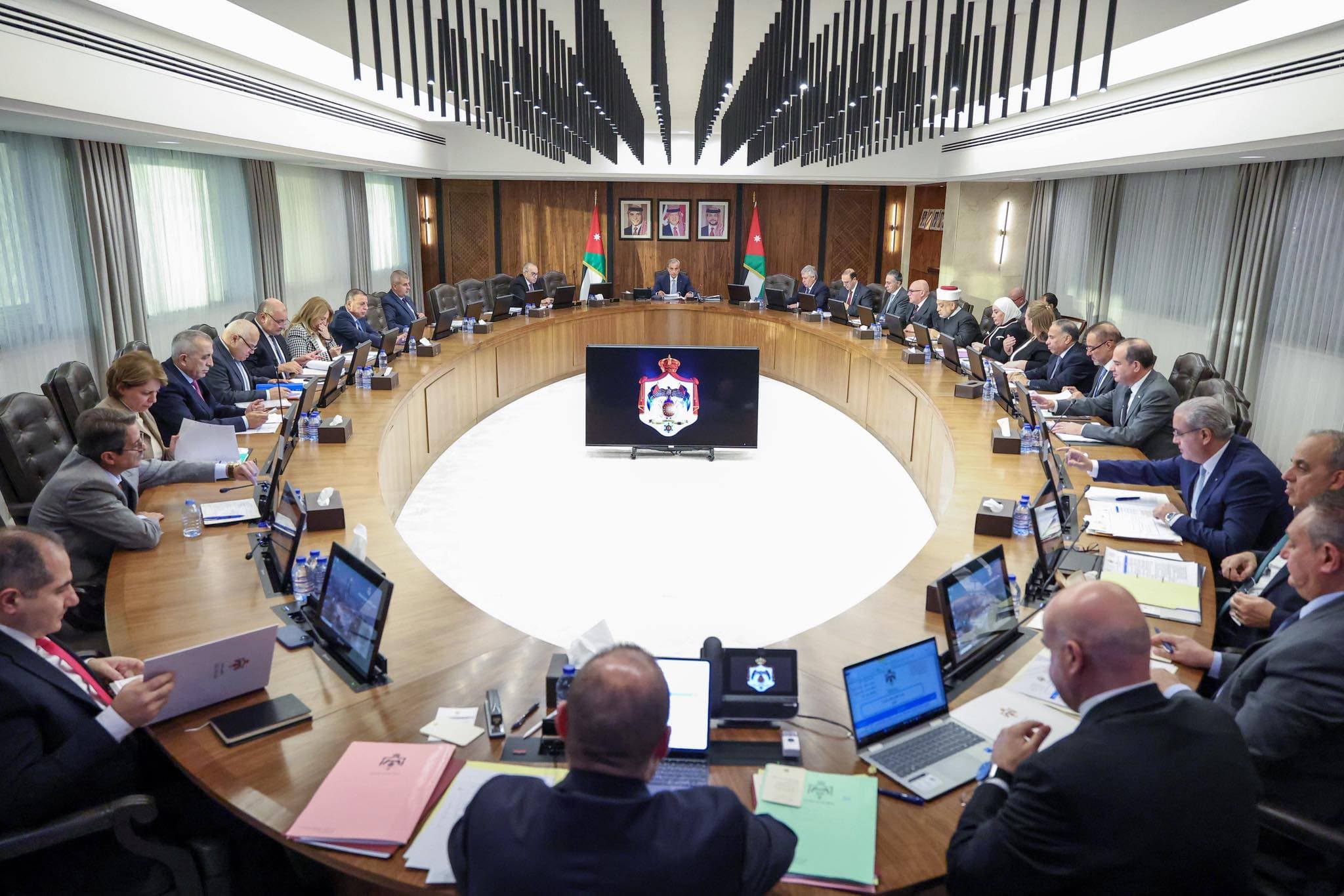 مجلس الوزراء: تعيين الشيَّاب أميناً عاماً للصحة وإعادة تشكيل مجلس أوقاف القدس