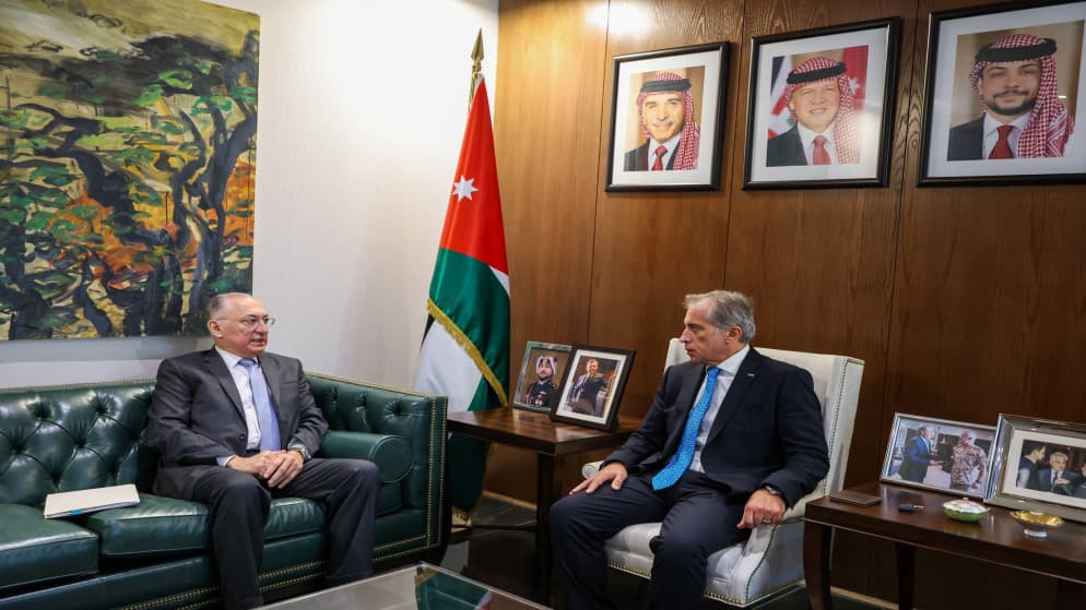 رئيس الوزراء: لا تهاون في تطبيق القانون بحق من يستخدم السلطة لإعاقة الاستثمارات أو تعطيلها